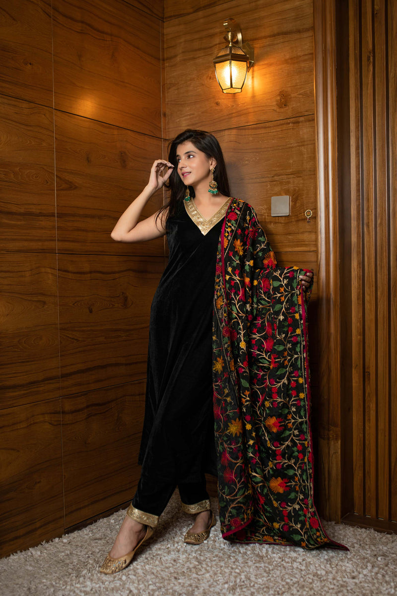 3704 Women's Black Heavy Embroidered Velvet Shawl